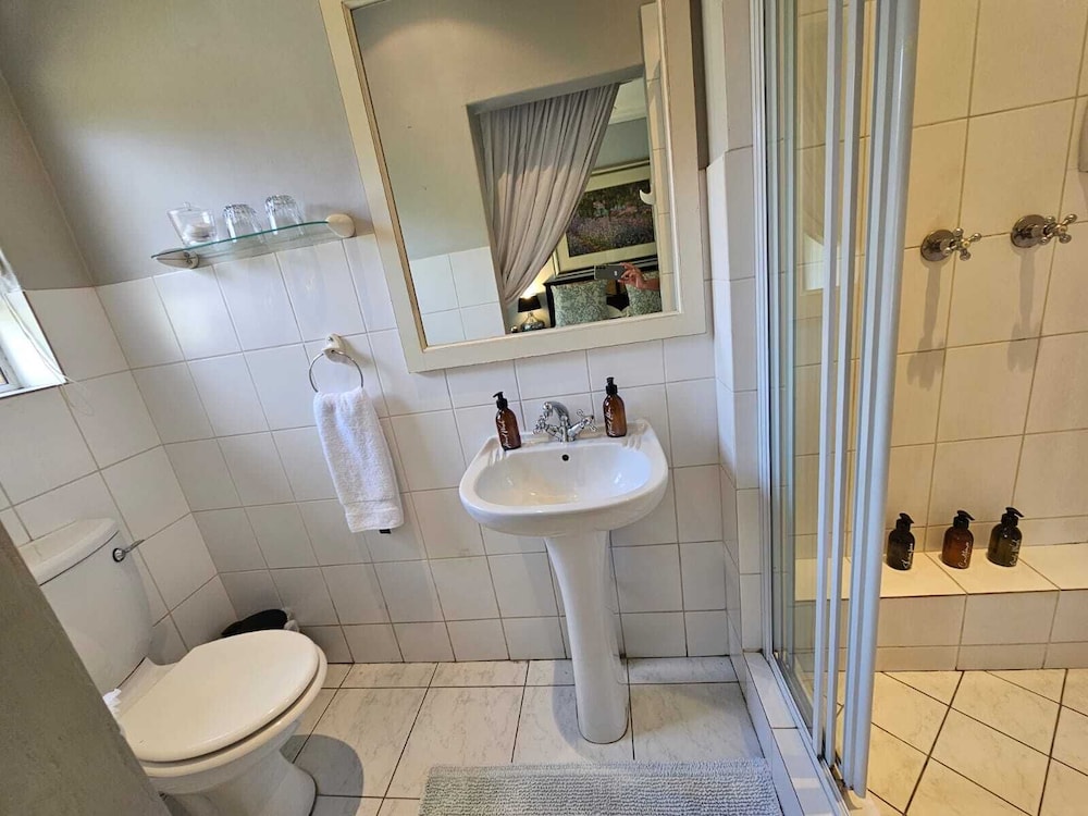 Hillton Manor Guest House 50/50