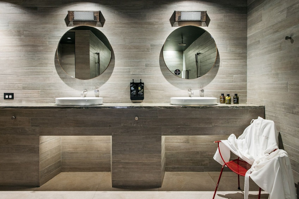 Ovolo Canberra, a Wyndham Hotel 24/50