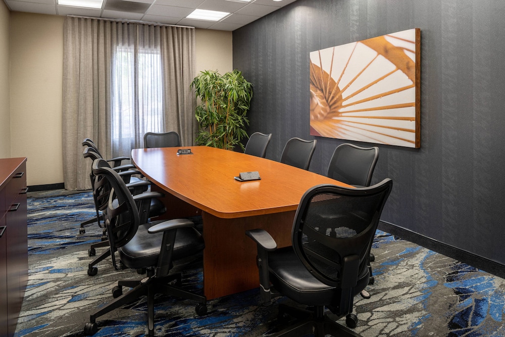 Fairfield Inn & Suites Visalia Tulare 23/25