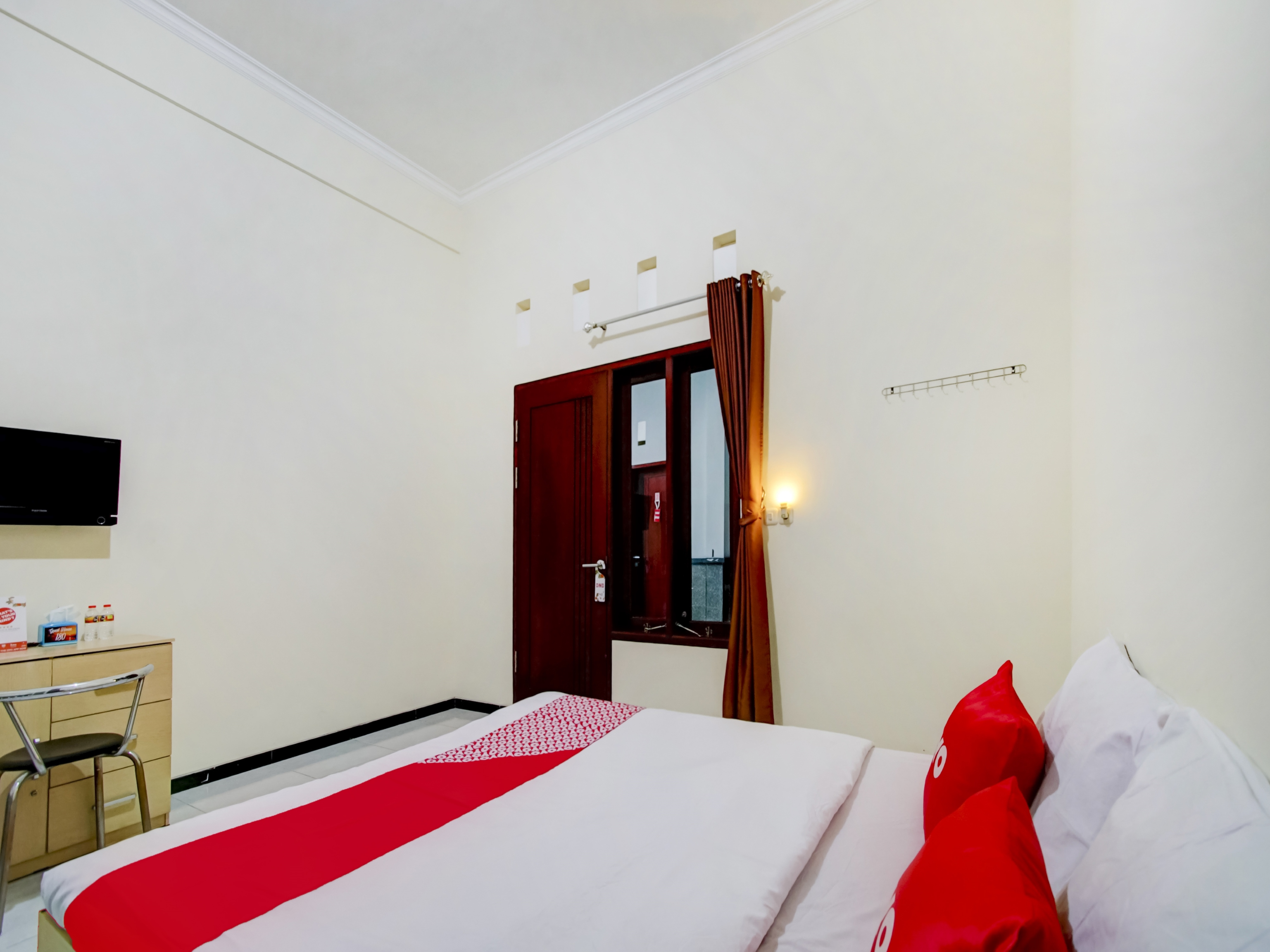 ROOM, DOUBLE BED