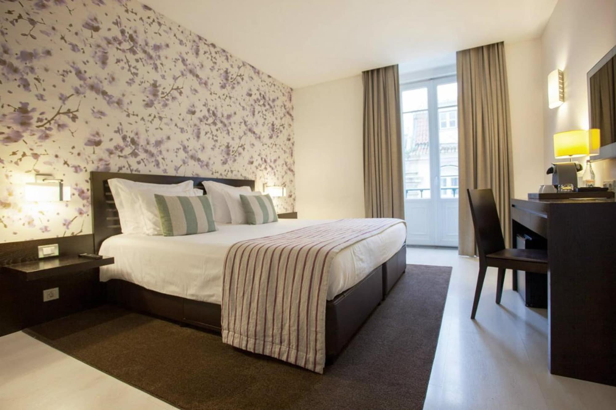 Rossio, Suite, Queen Bed, Square View