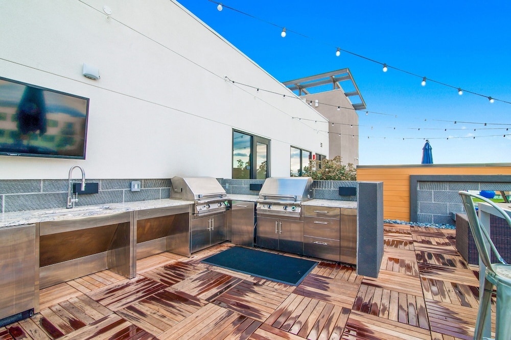Bluebird Suites near Facebook HQ 13/45