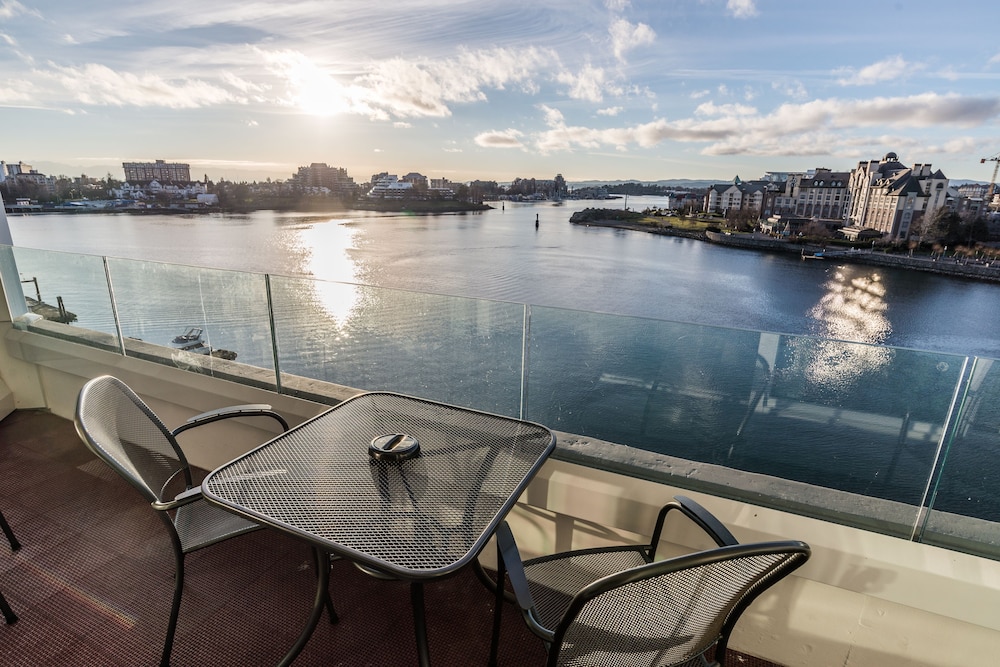 Victoria Regent Waterfront Hotel & Suites 3/86