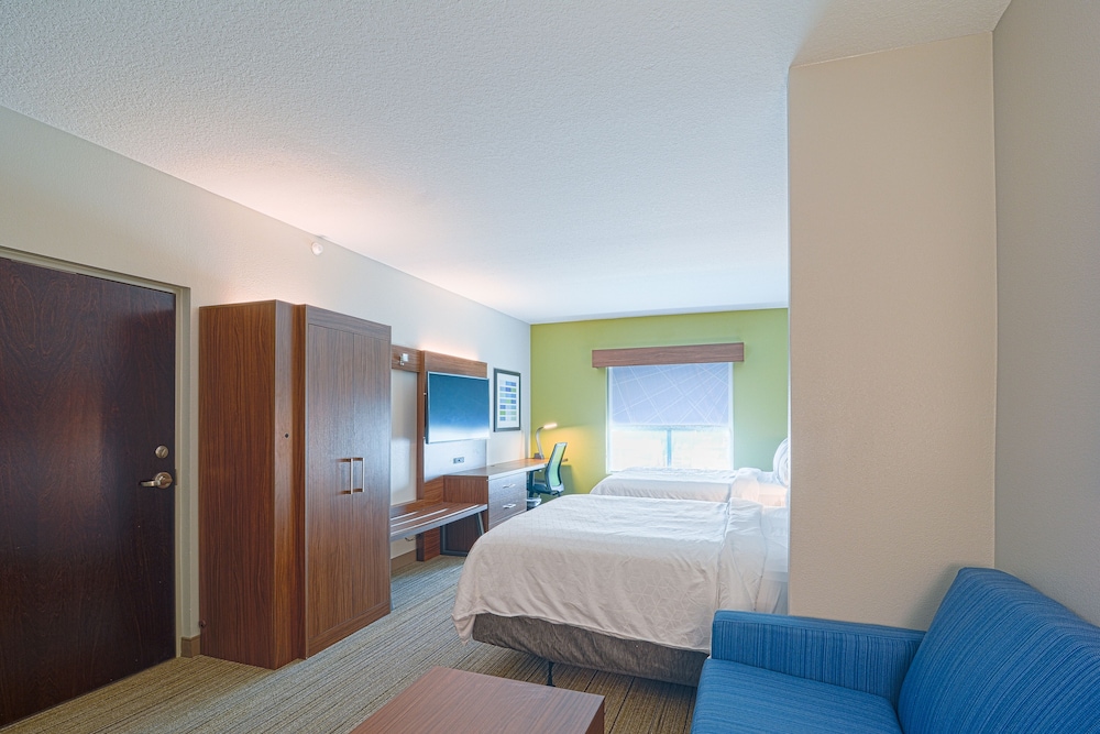 Holiday Inn Express Hotel Suites Tampa Usf Busch Gardens 23/70