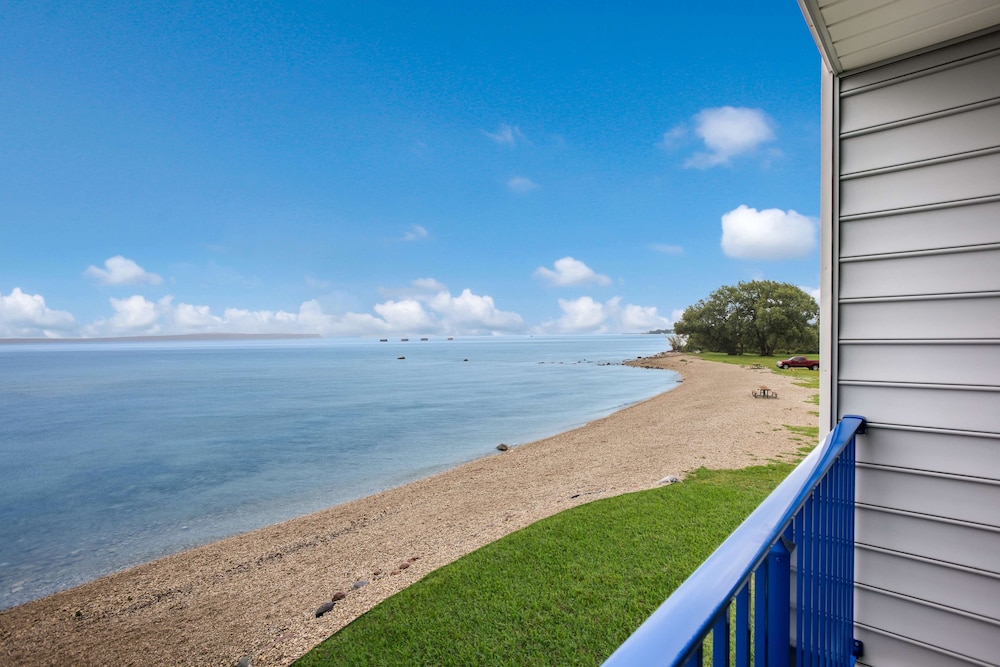Best Western Harbour Pointe Lakefront 1/37