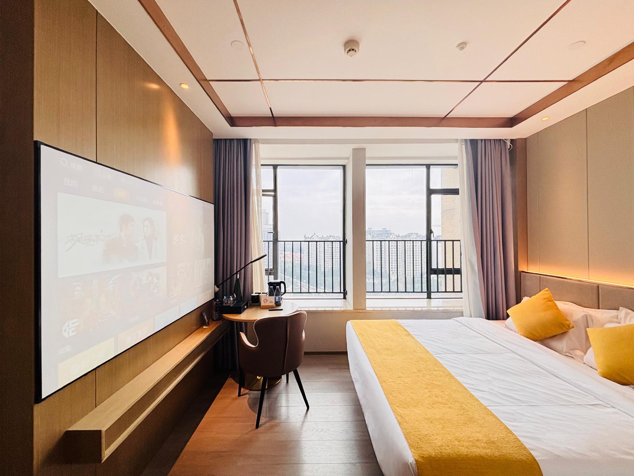 Cinema, Deluxe, King Bed, Queen Bed