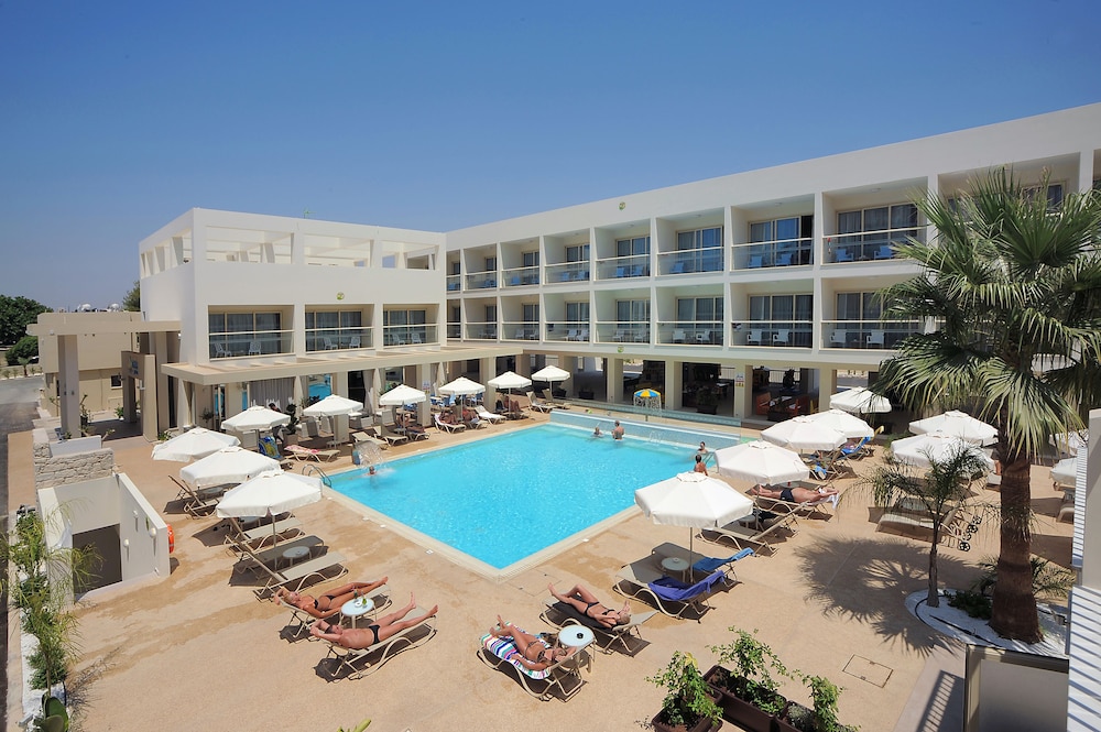 Nelia Gardens 43/48