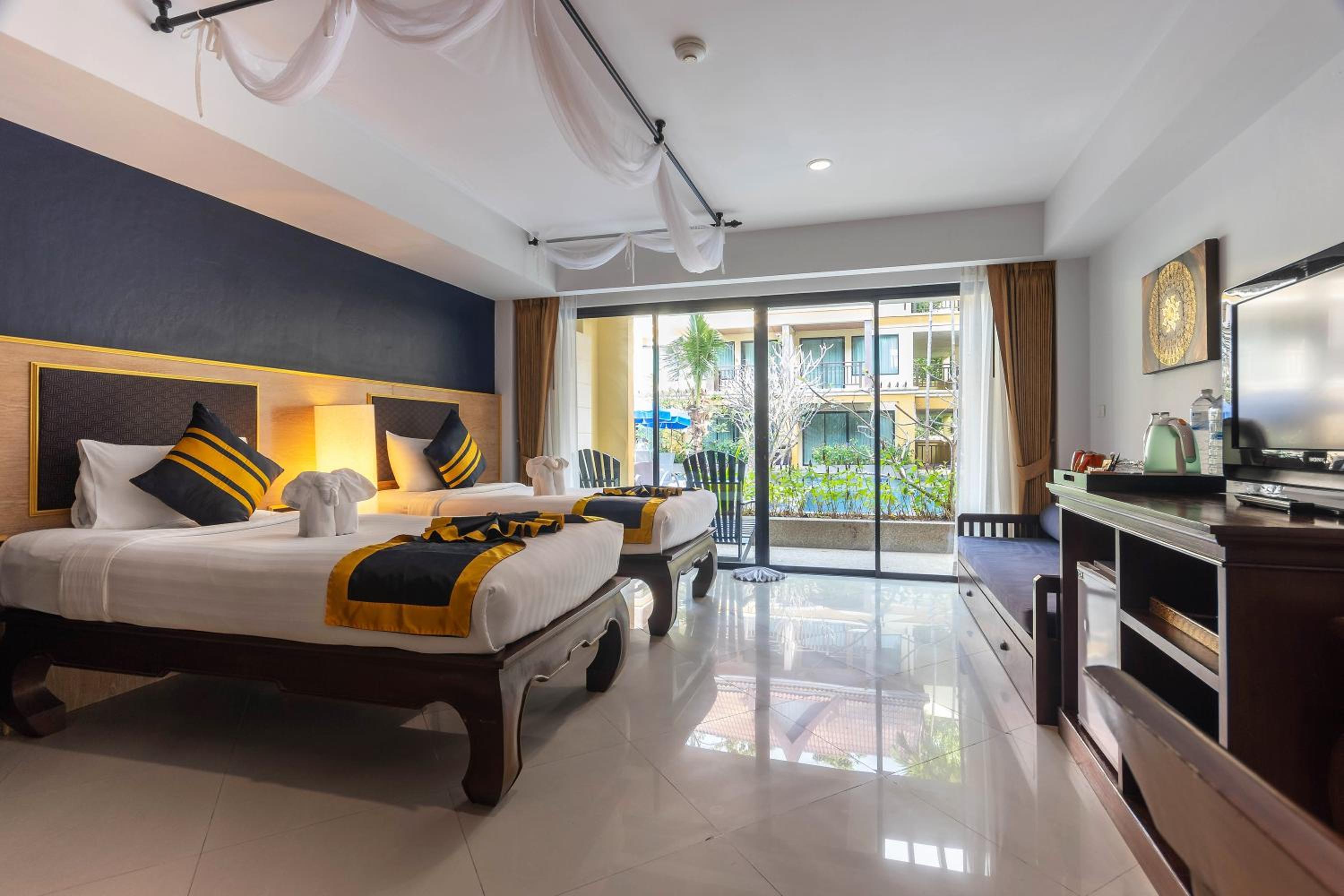Deluxe, Double or Twin Bed, Pool Access
