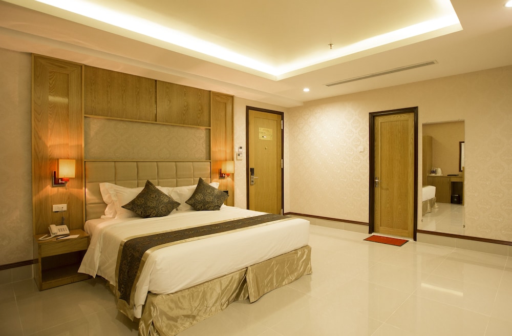 West Hotel 24/54