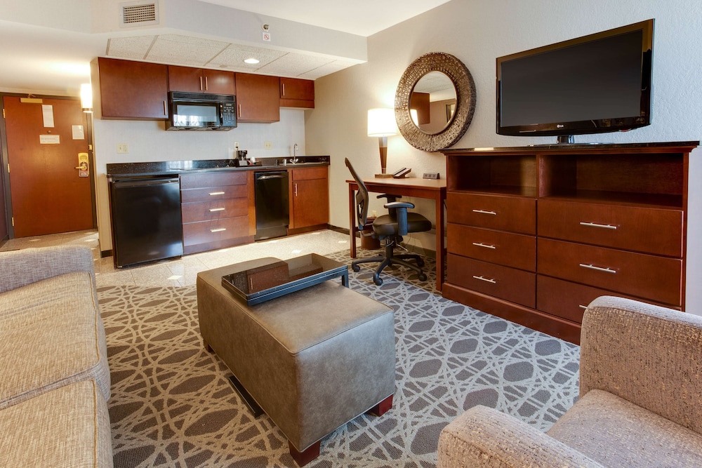 Drury Inn and Suites Louisville East 28/40