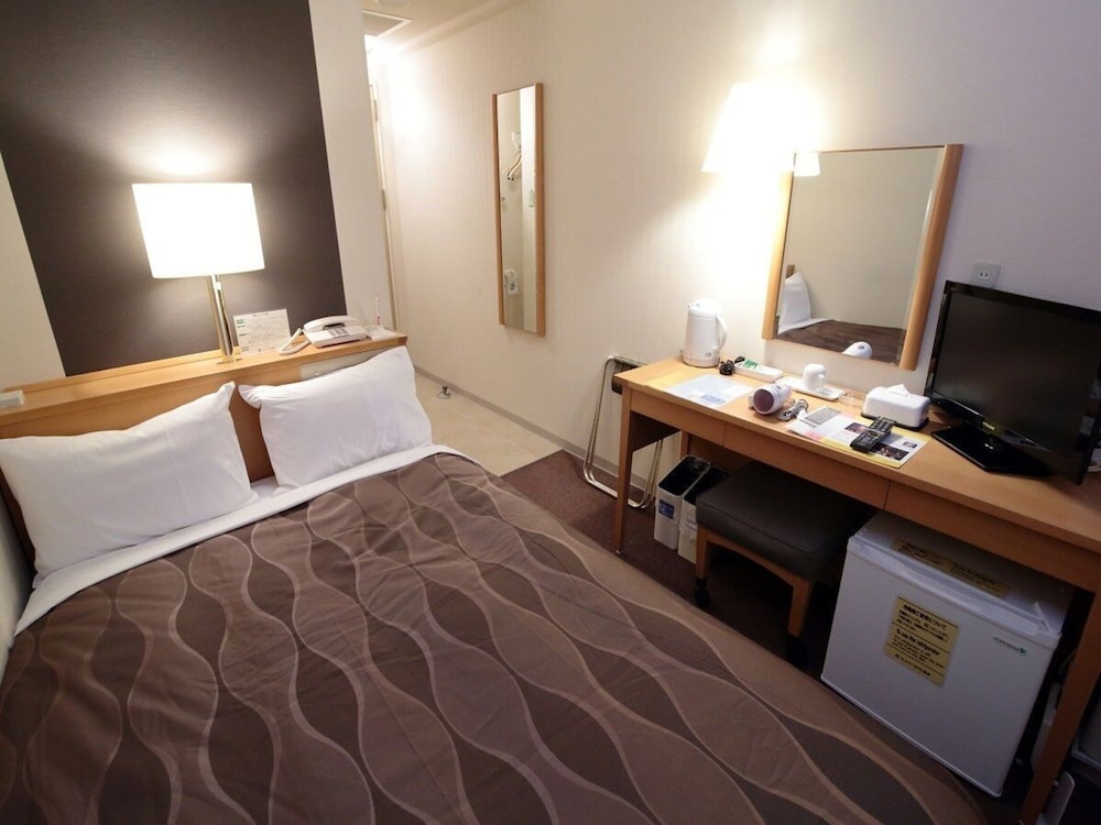 SEMI ROOM, SEMI DOUBLE BED