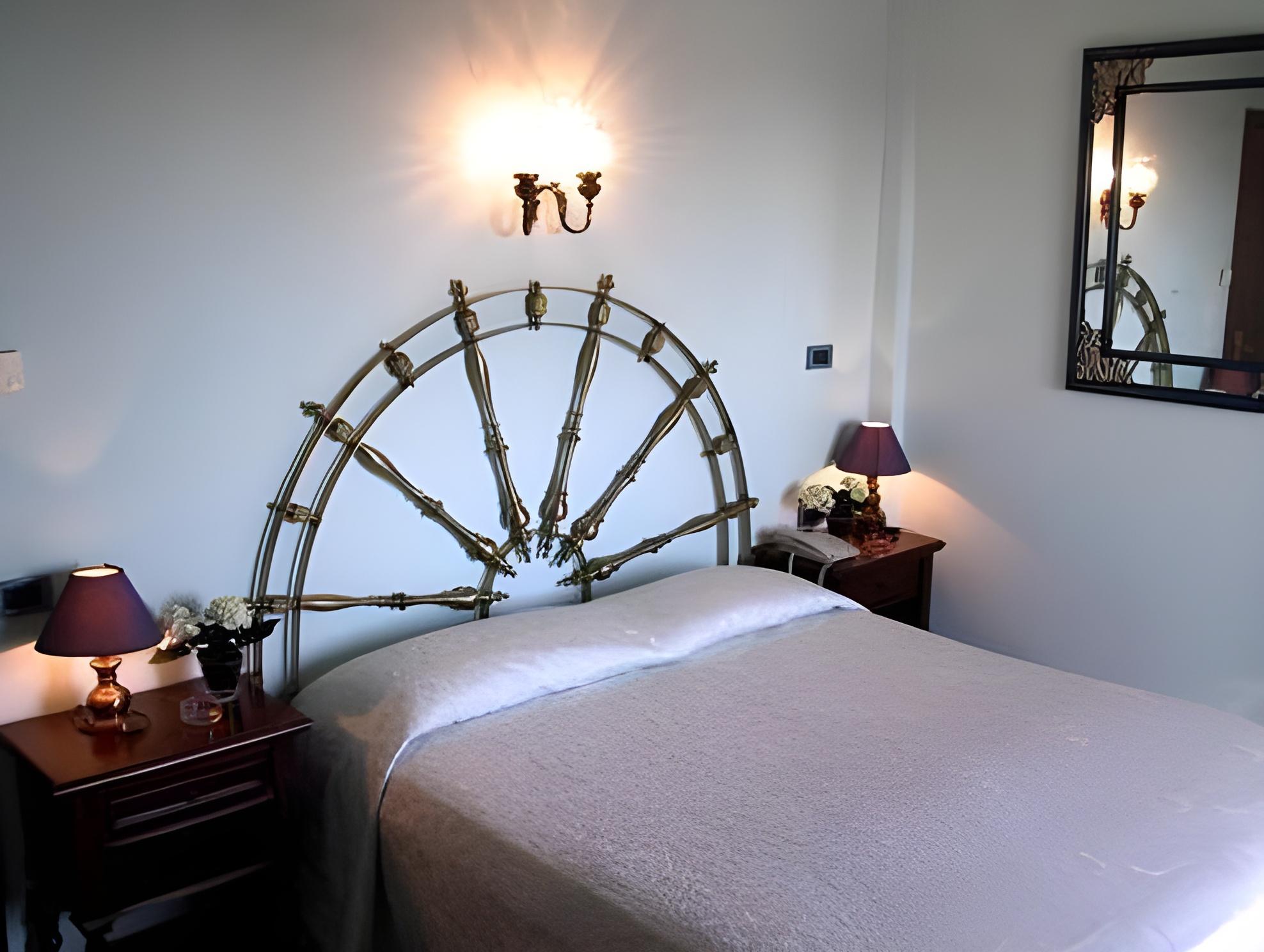 ROOM, DOUBLE BED, ATTIC