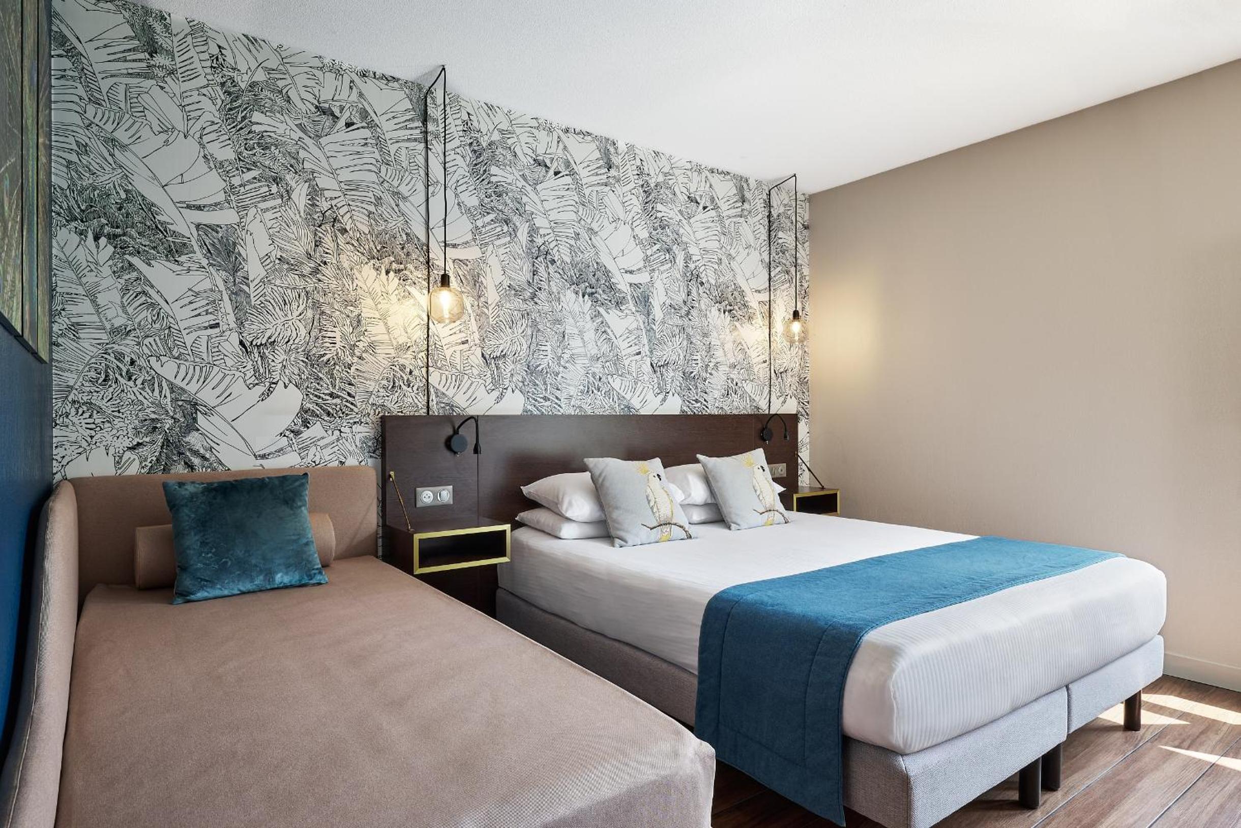 Room, Triple, Double Bed, Sofa