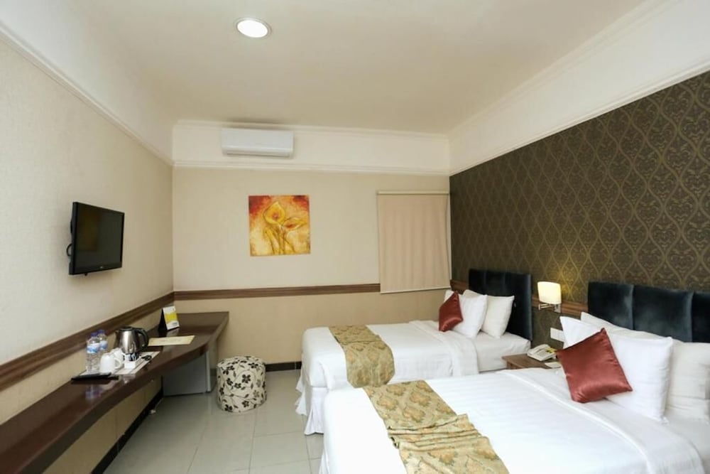 Amarelo Hotel 8/29