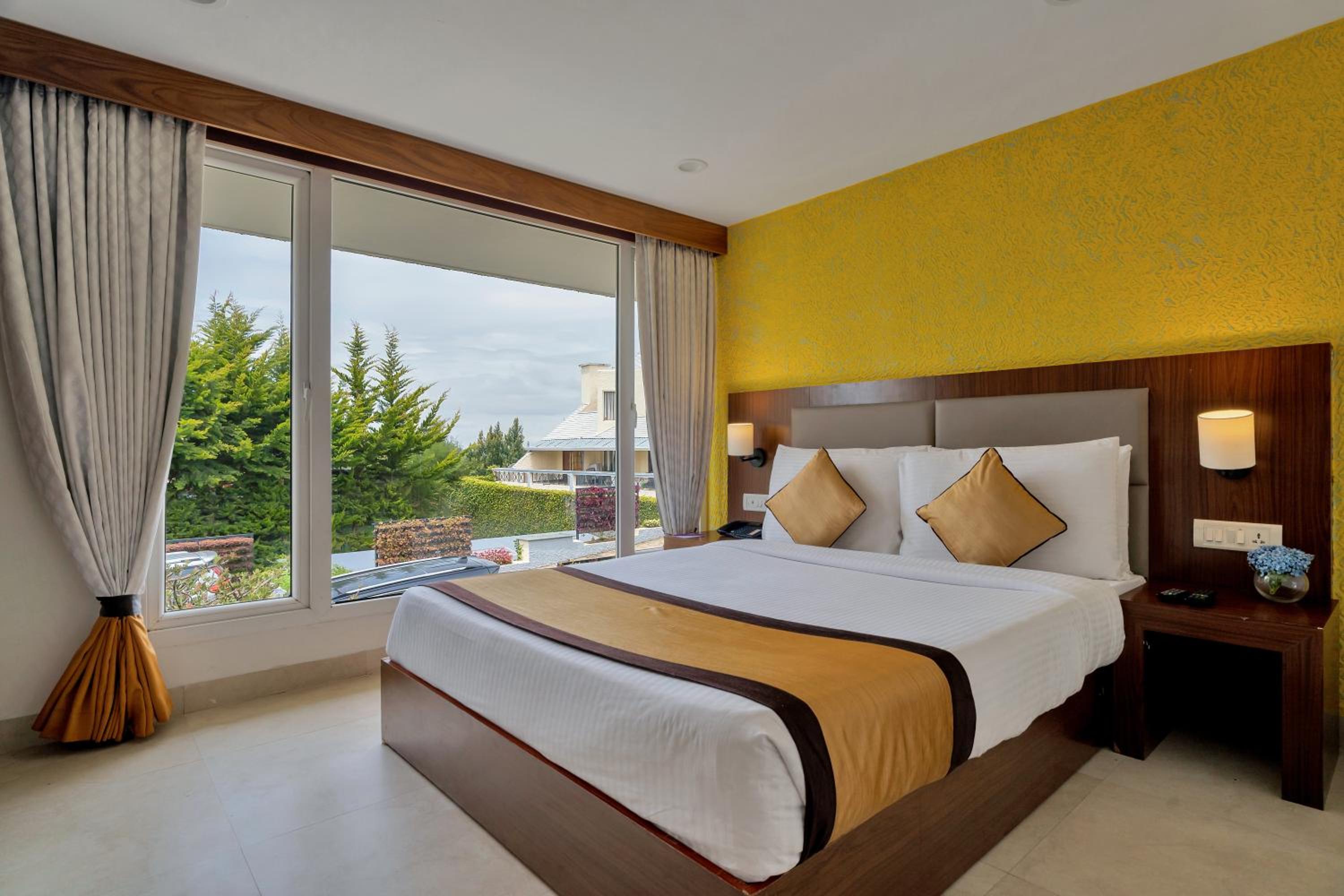 Privilege, Suite, Valley View, Balcony