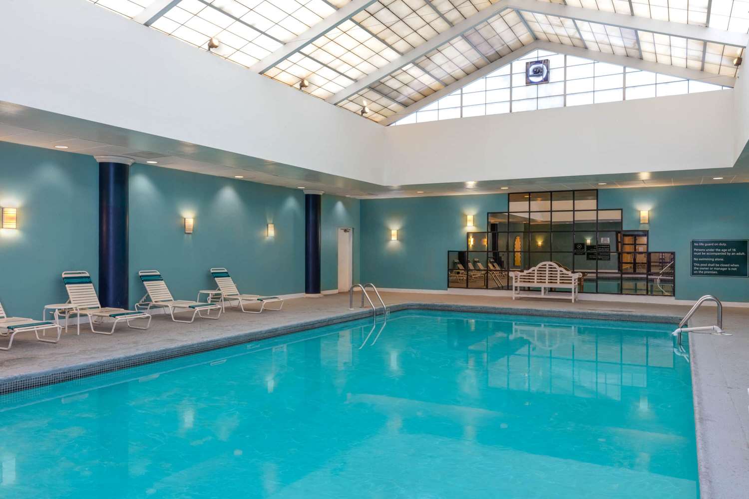La Quinta Inn and Suites by Wyndham Secaucus Meadowlands 18/41