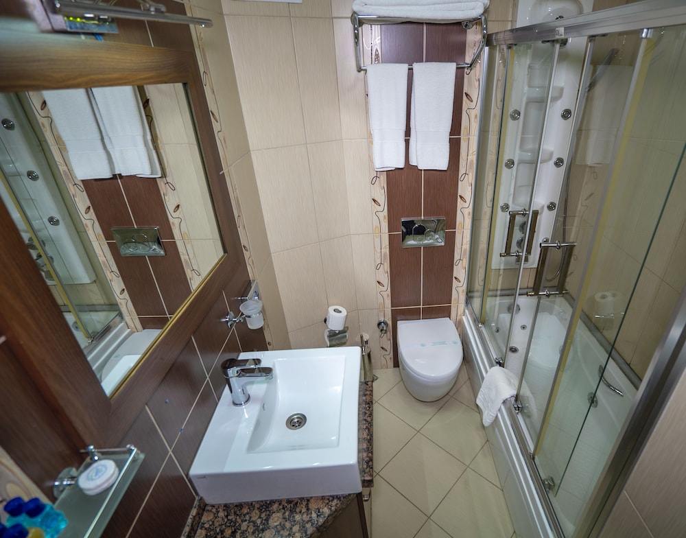 Rhiss Hotels Maltepe 48/50