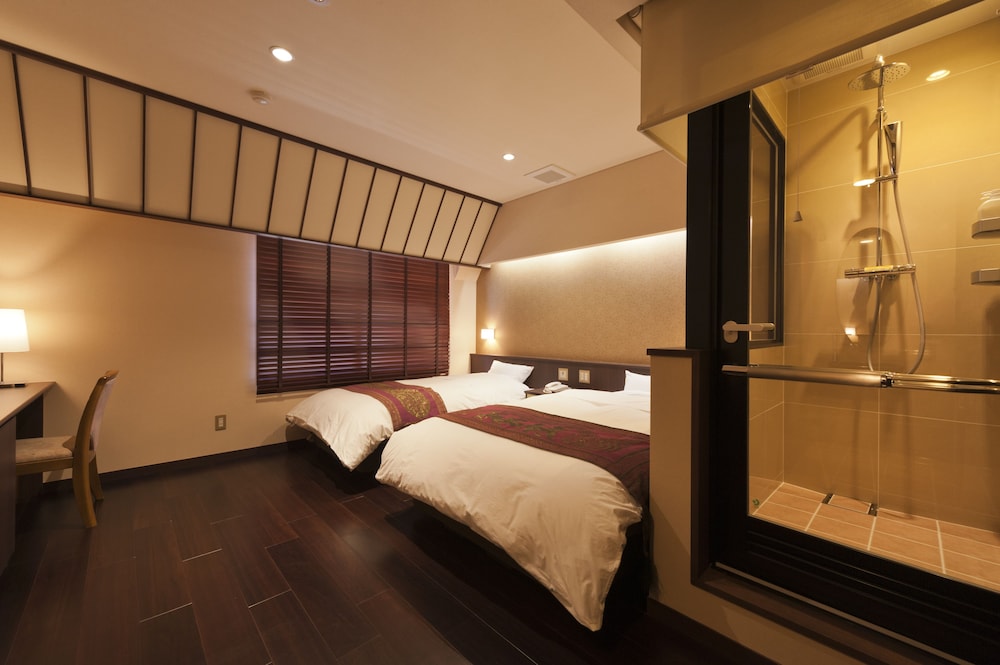 Ooike Hotel 8/50