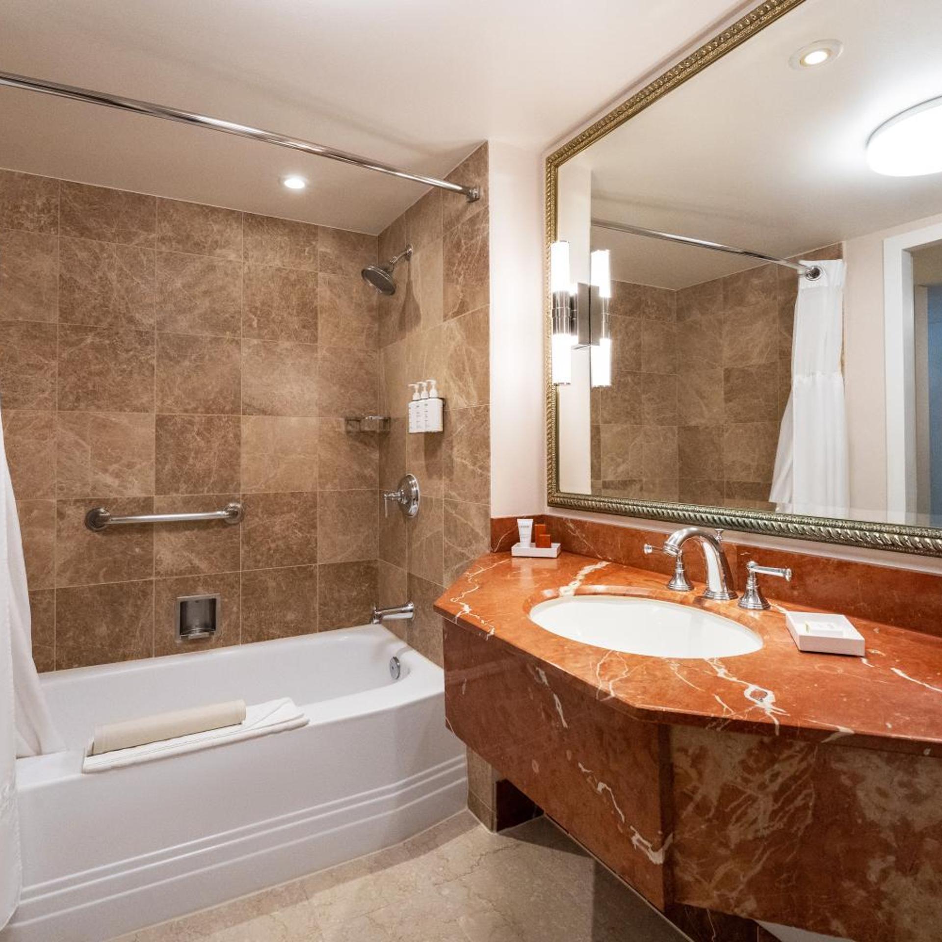 غرفة رباعية، Monterey Plaza Hotel & Spa 4/5