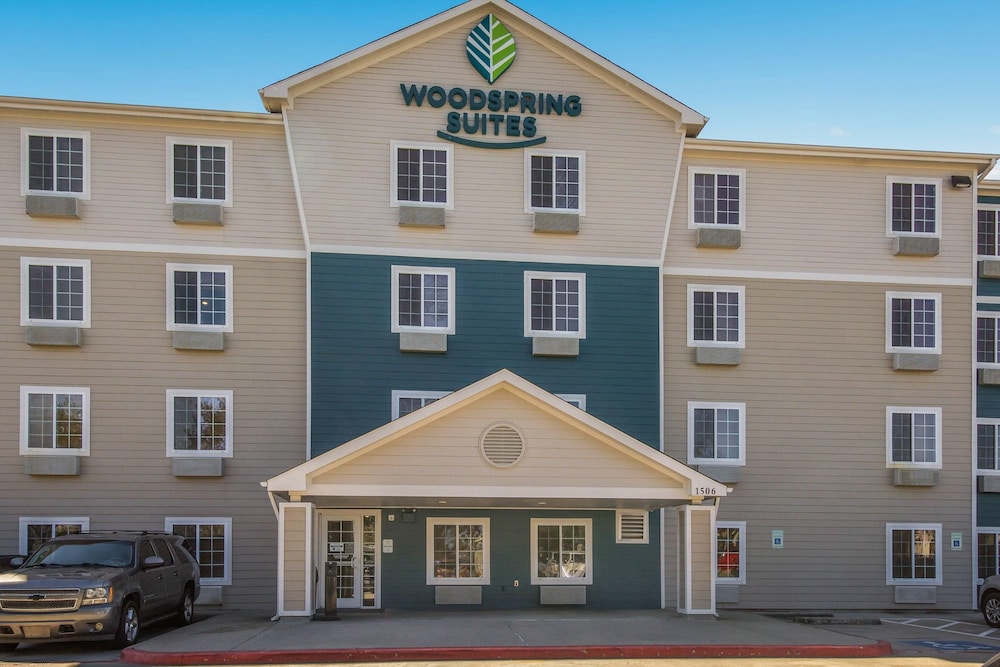 WoodSpring Suites Houston La Porte 28/33