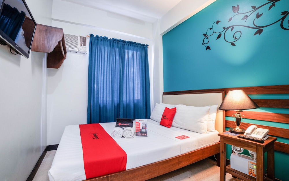 RedDoorz Plus near Rizal Junction 10/25