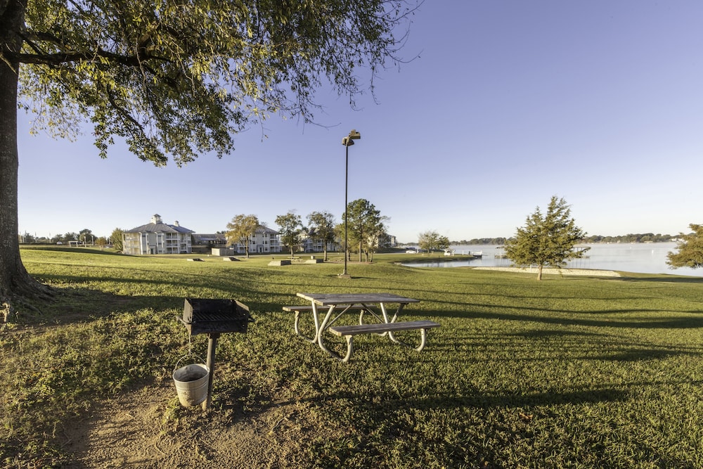 Holiday Inn Club Vacations Piney Shores Resort Lake Conroe 58/68