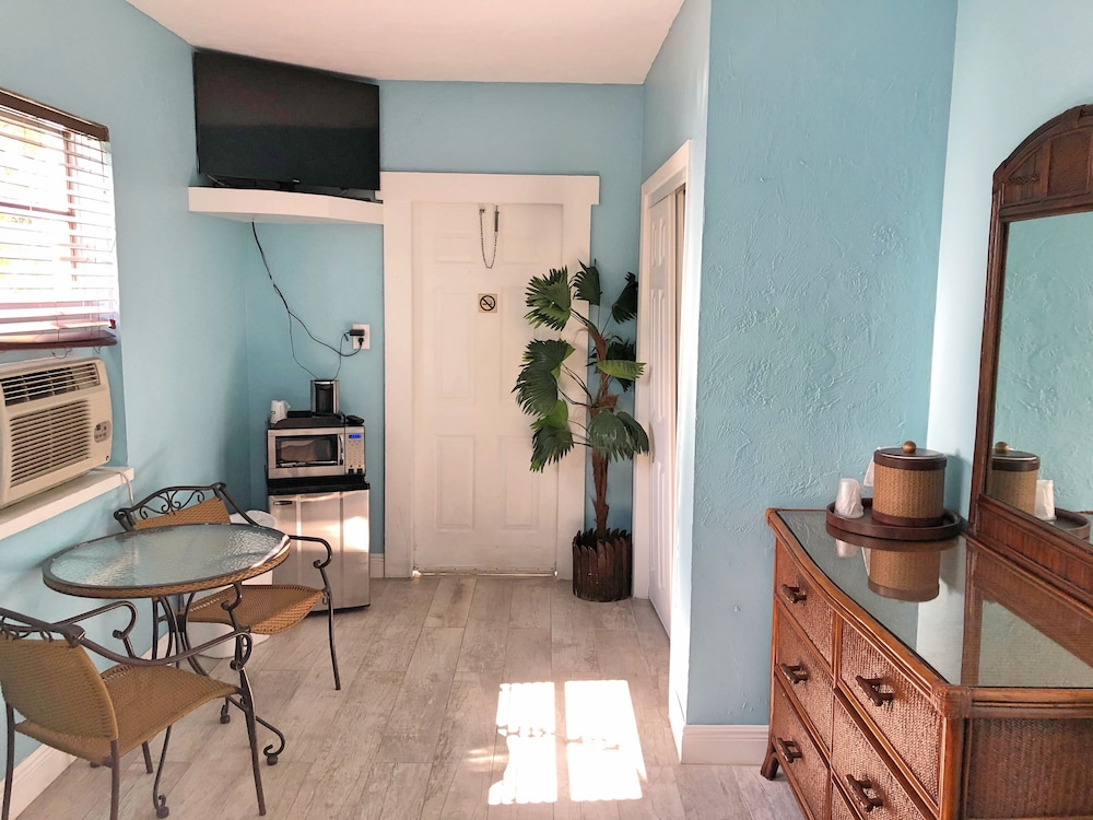 The Pelican Key Largo Cottages 50/76