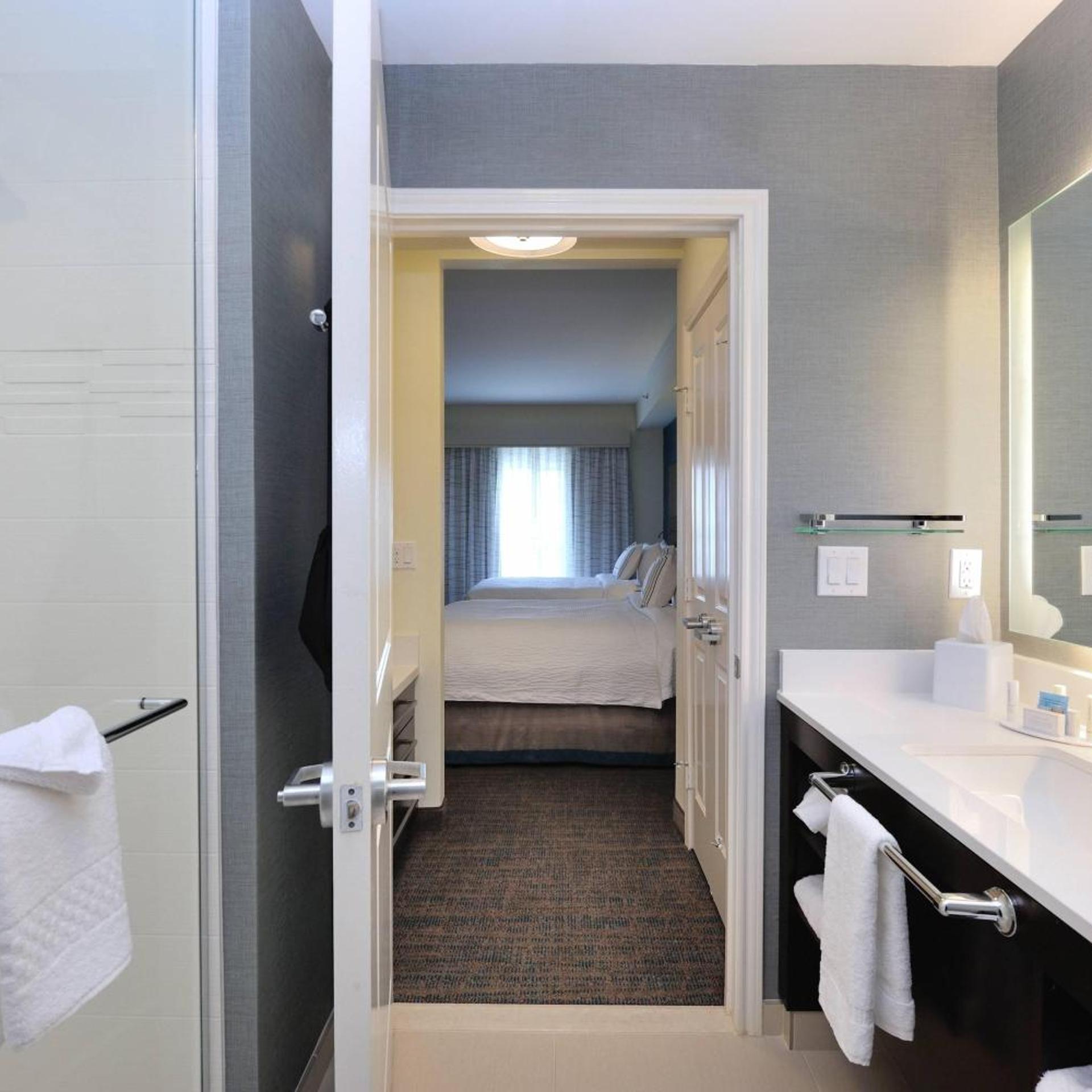 غرفة بسرير كينج مع أريكة لذوي الإعاقة، RESIDENCE INN HOUSTON TOMBALL 5/5