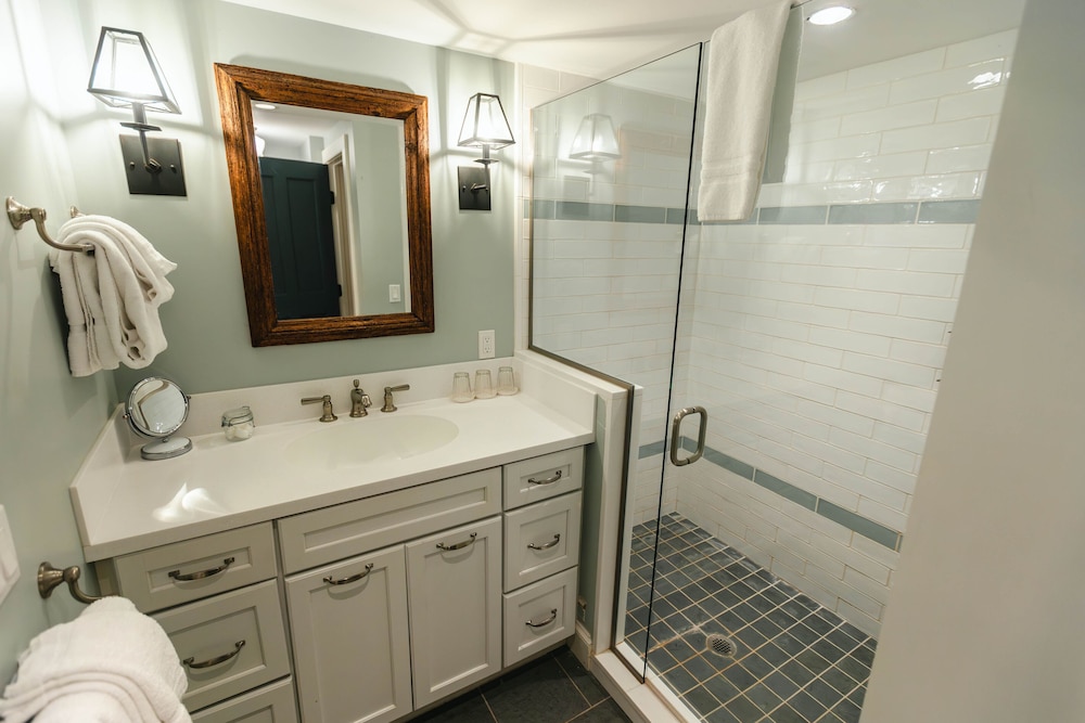 Hill Farm Inn 45/50