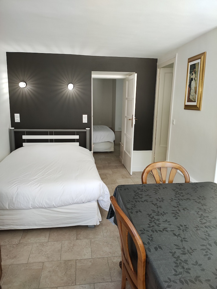 MANOIR DE LA GIRAUDIERE 15/42