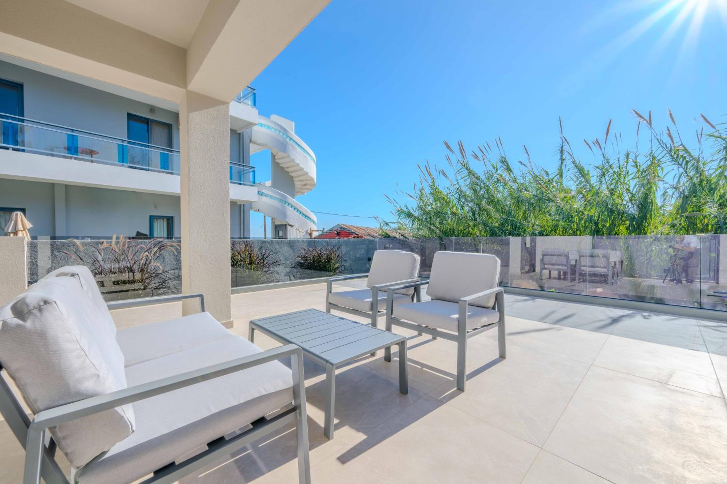 Alati Suites 33/35