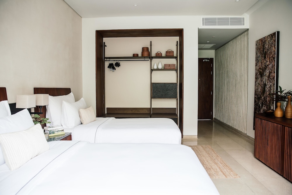 Treeline Urban Resort 14/48