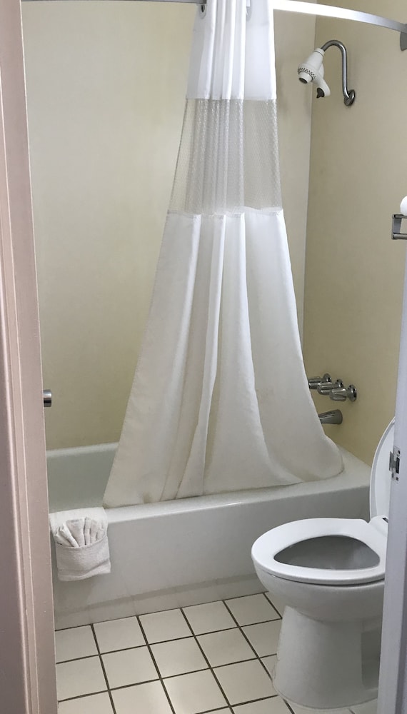 Carmel Inn Suites 21/47