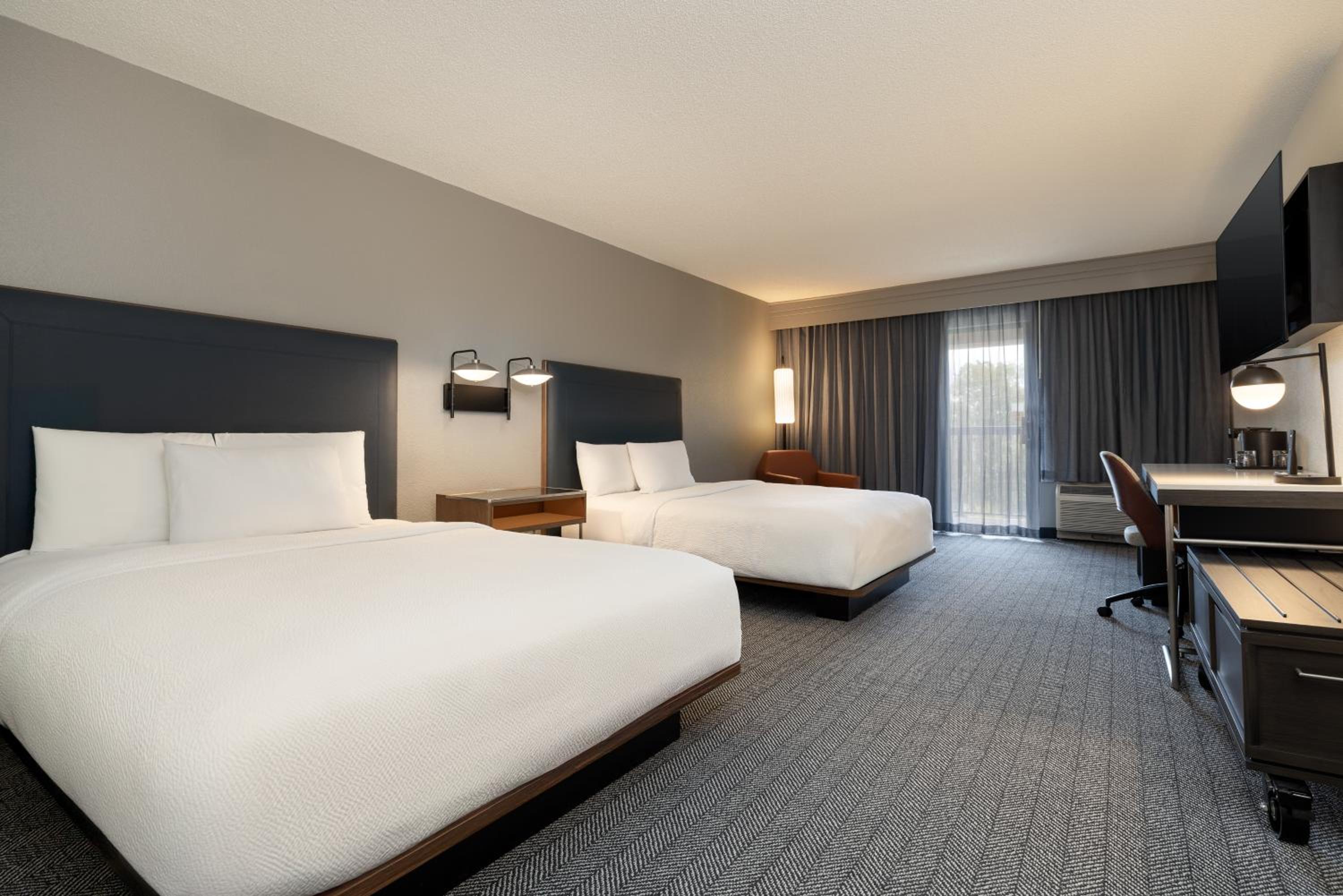 Room at Courtyard by Marriott North Charleston Airport/Coliseum, NORTH CHARLESTON - SC