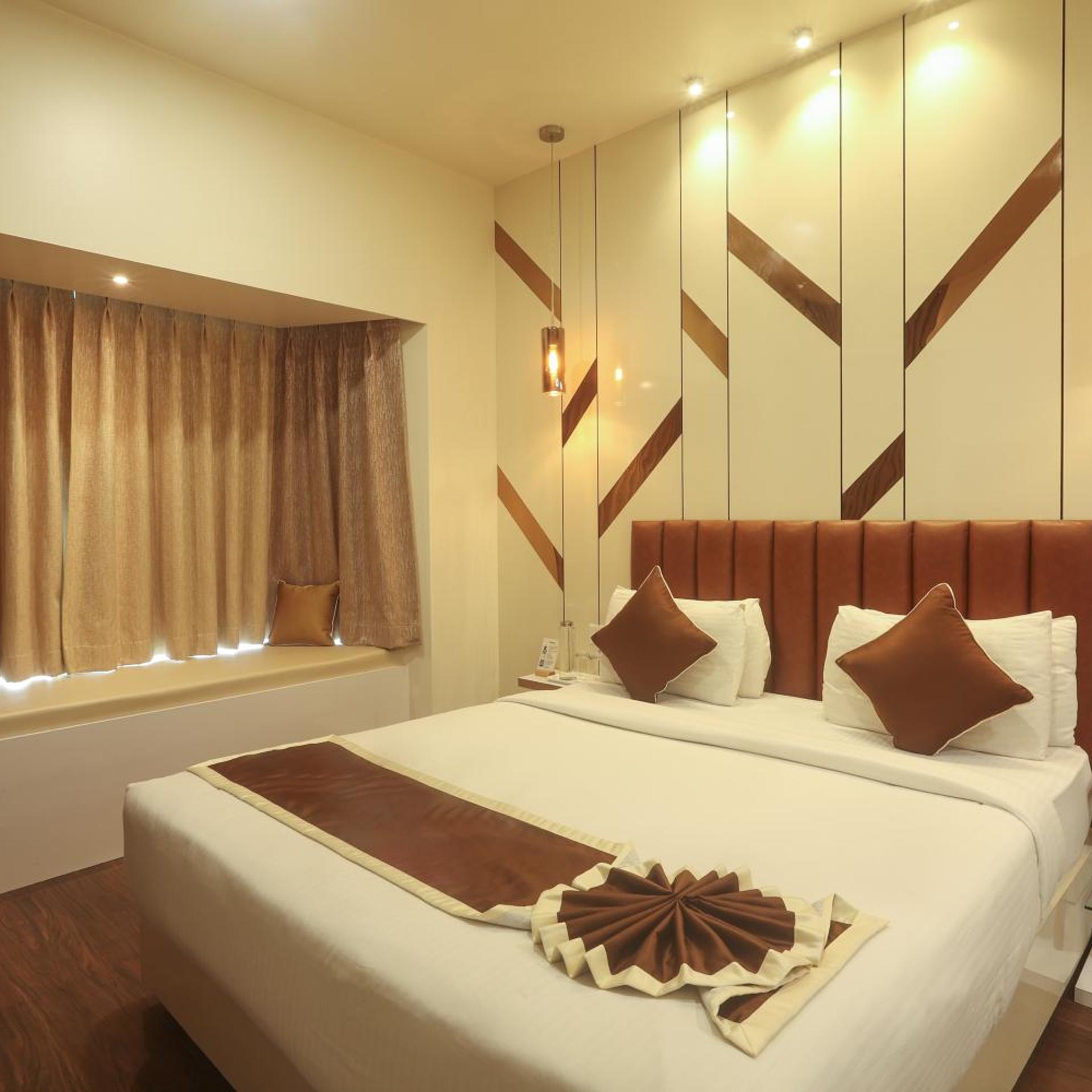Oyo Premium Deccan Apte Road 13/55