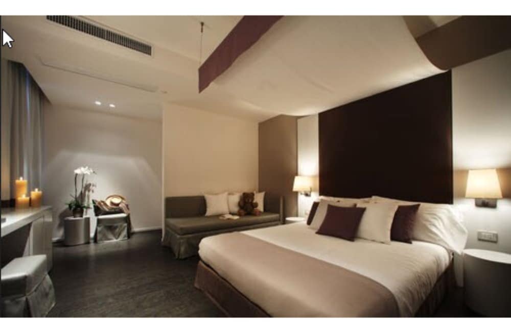 ROOM, DOUBLE BED