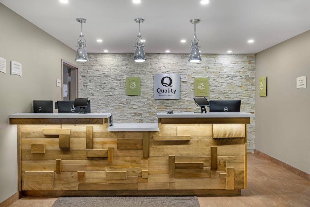 Quality Inn & Suites Bathurst, NB 2/50