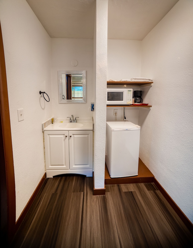 Budget Inn Motel 36/54