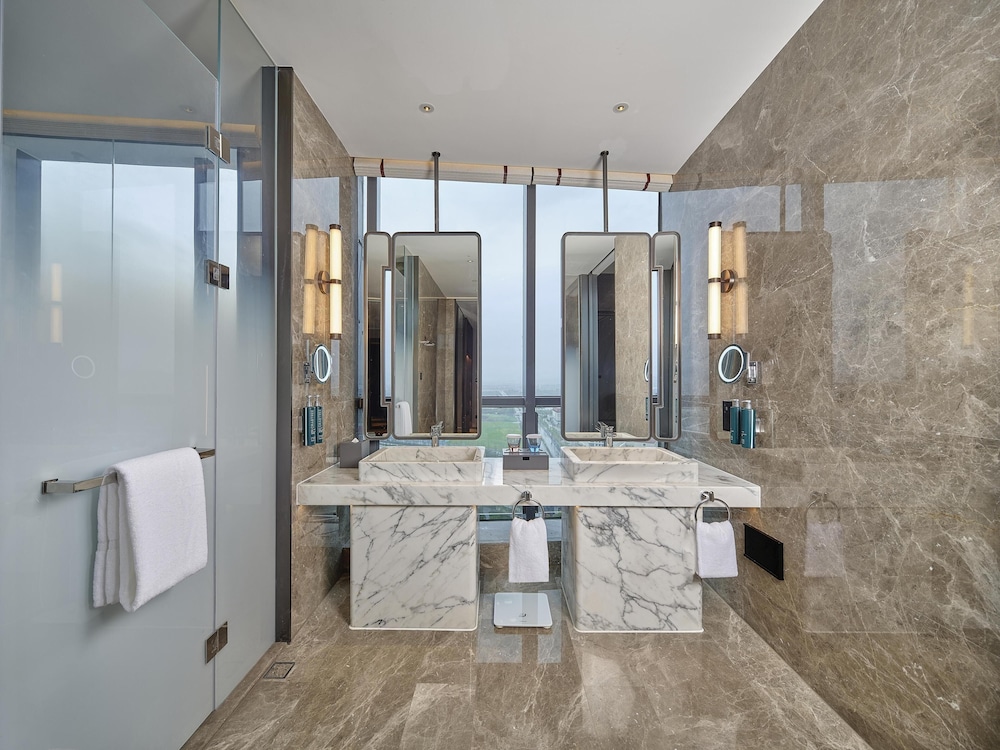 Hilton Quzhou 53/54