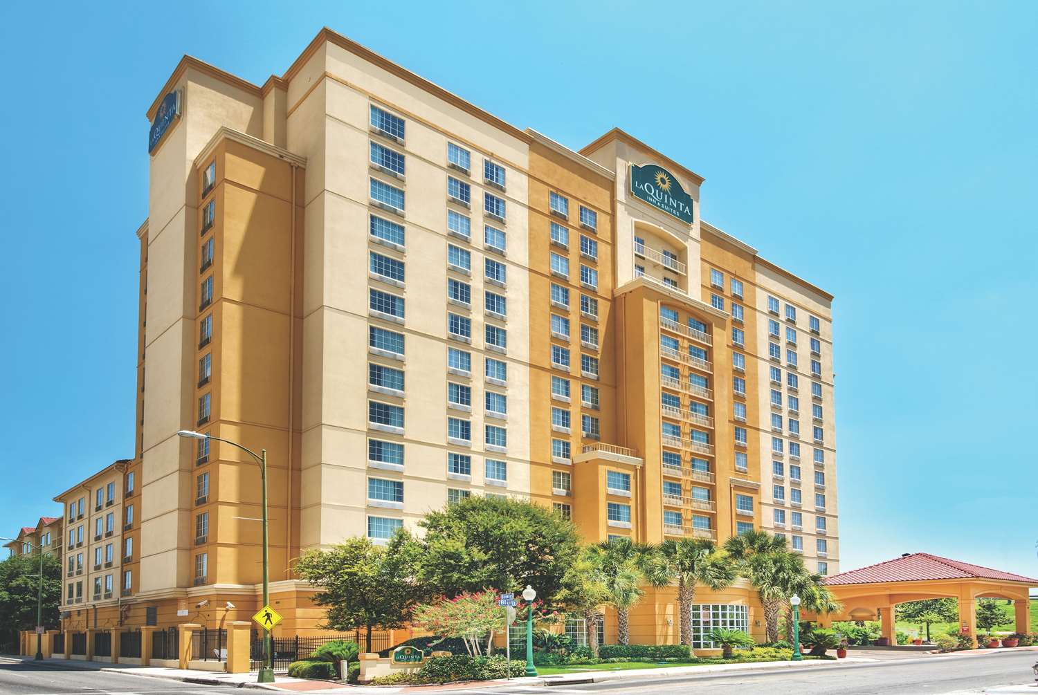La Quinta Inn & Suites by Wyndham San Antonio Riverwalk 5/53