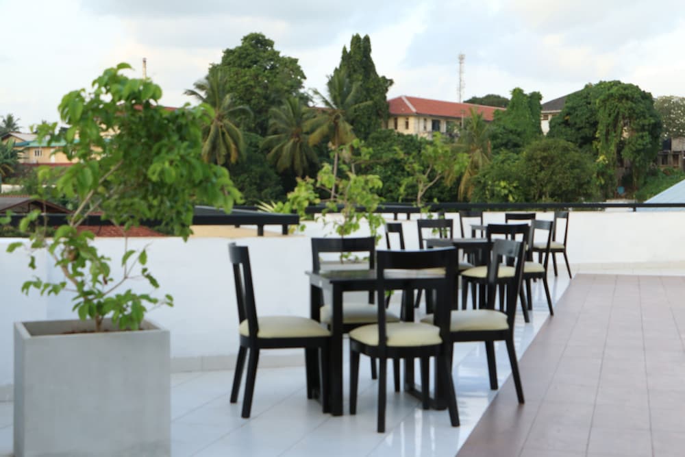 Saninro Residences & Food Court 37/50