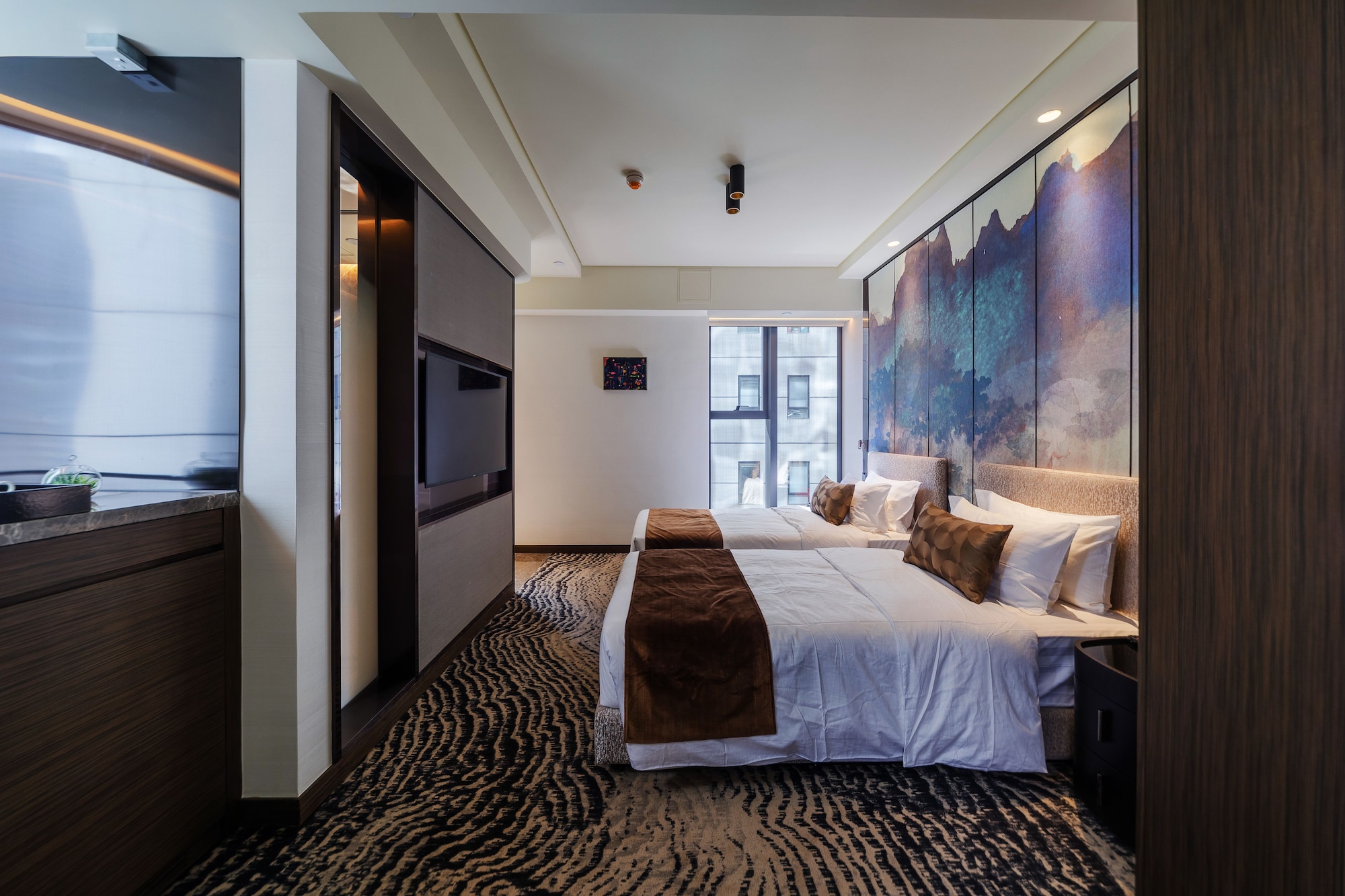 ELITE, TWIN BEDS, CITY VIEW