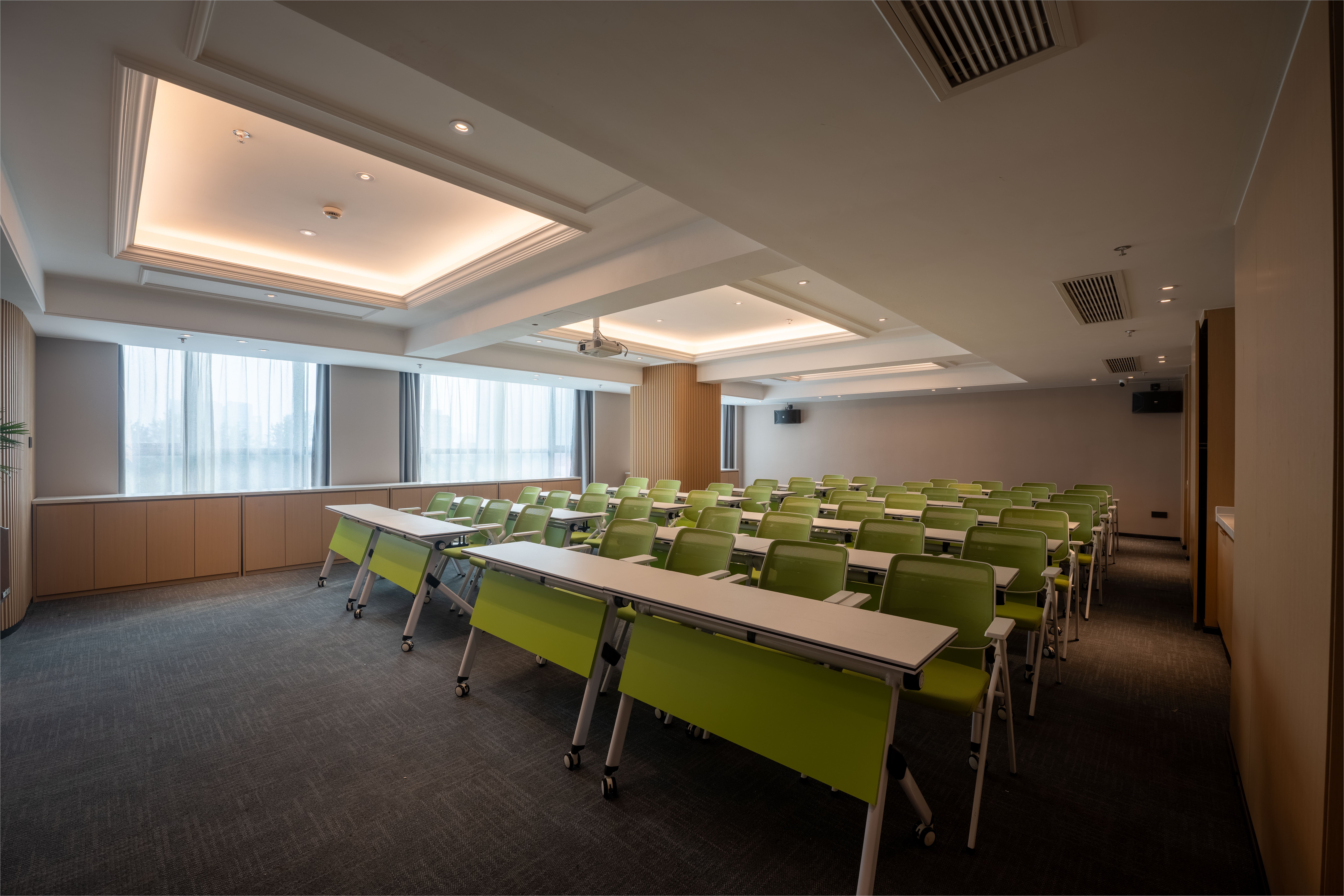 Holiday Inn Express Hangzhou Qianjiang CenturyCity 53/55