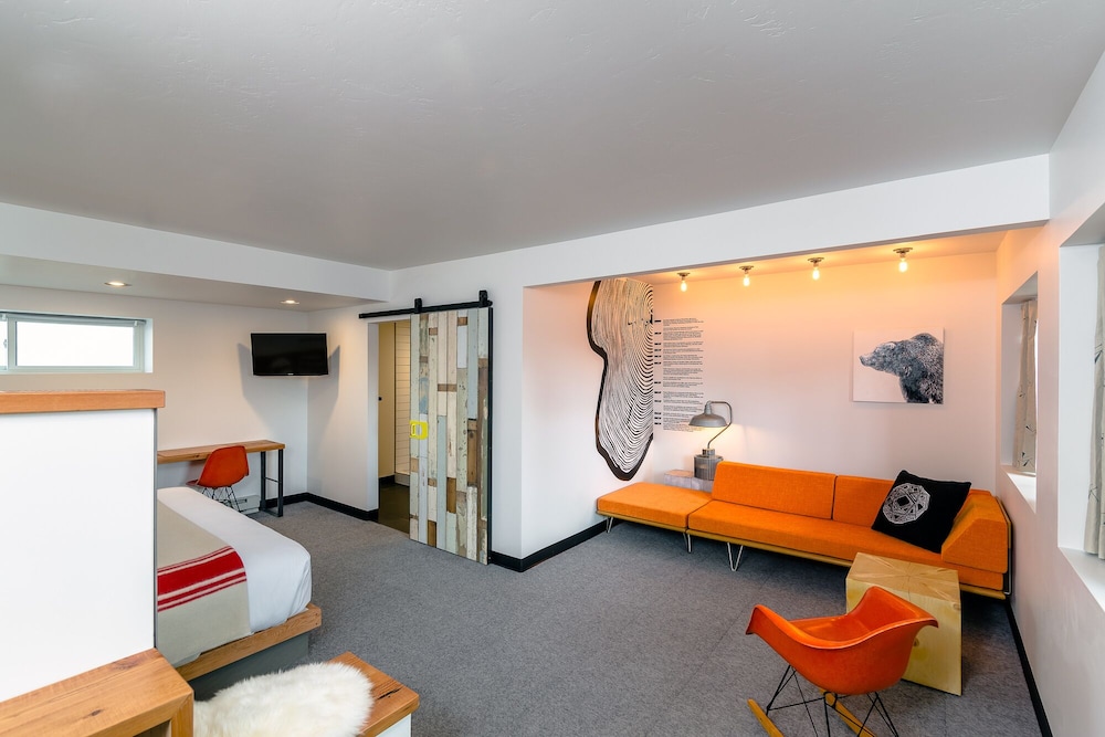 Grand Avenue, Deluxe, King Bed، The LARK Bozeman 3/4