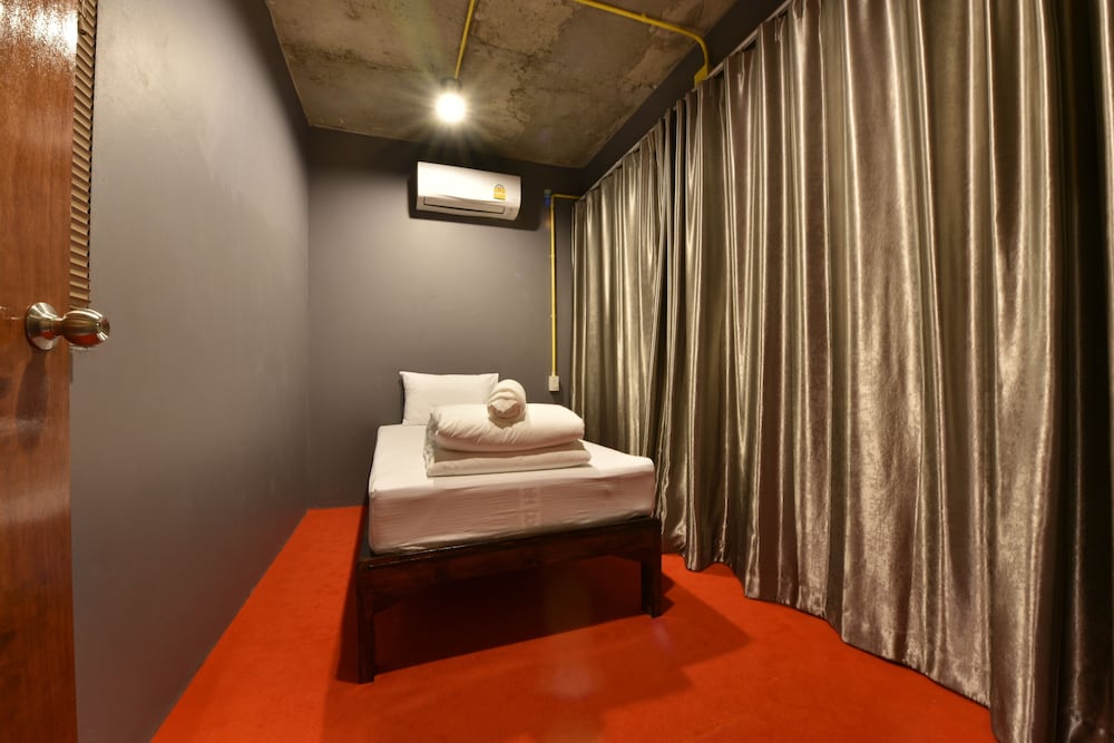 248 Street Hostel 15/50