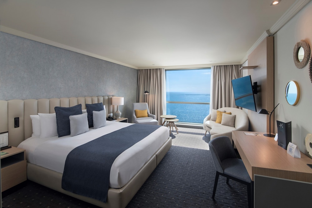 Premium, Triple, King Bed, Ocean Front