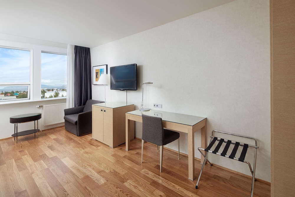 Hilton Reykjavik 67/89