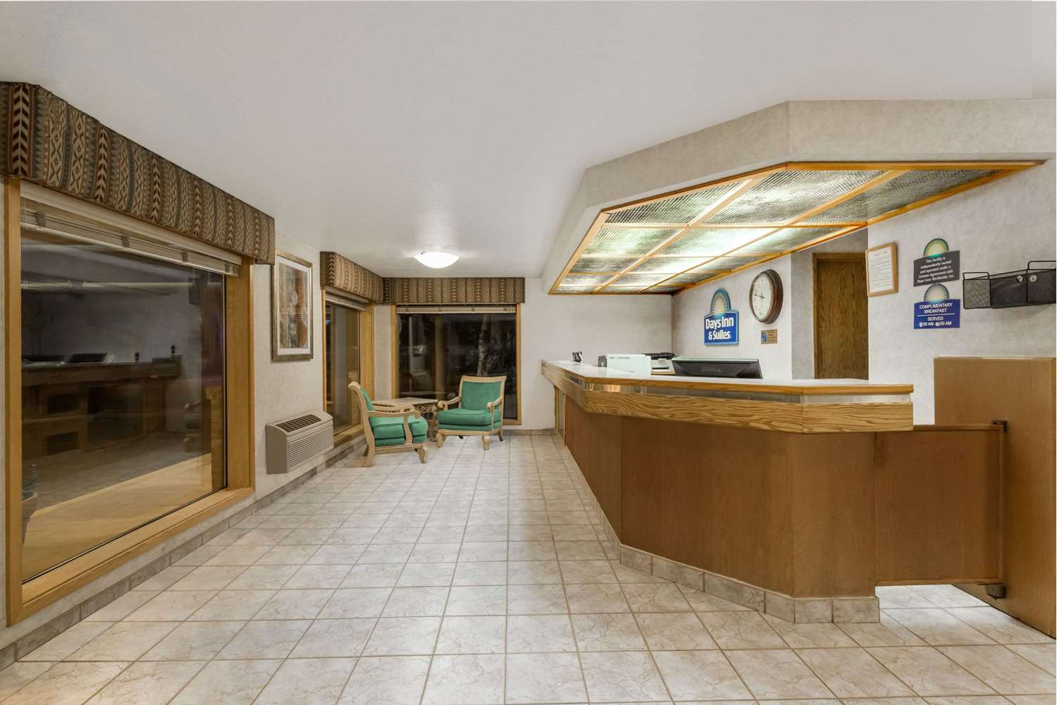 Days Inn & Suites by Wyndham Kanab 1/8