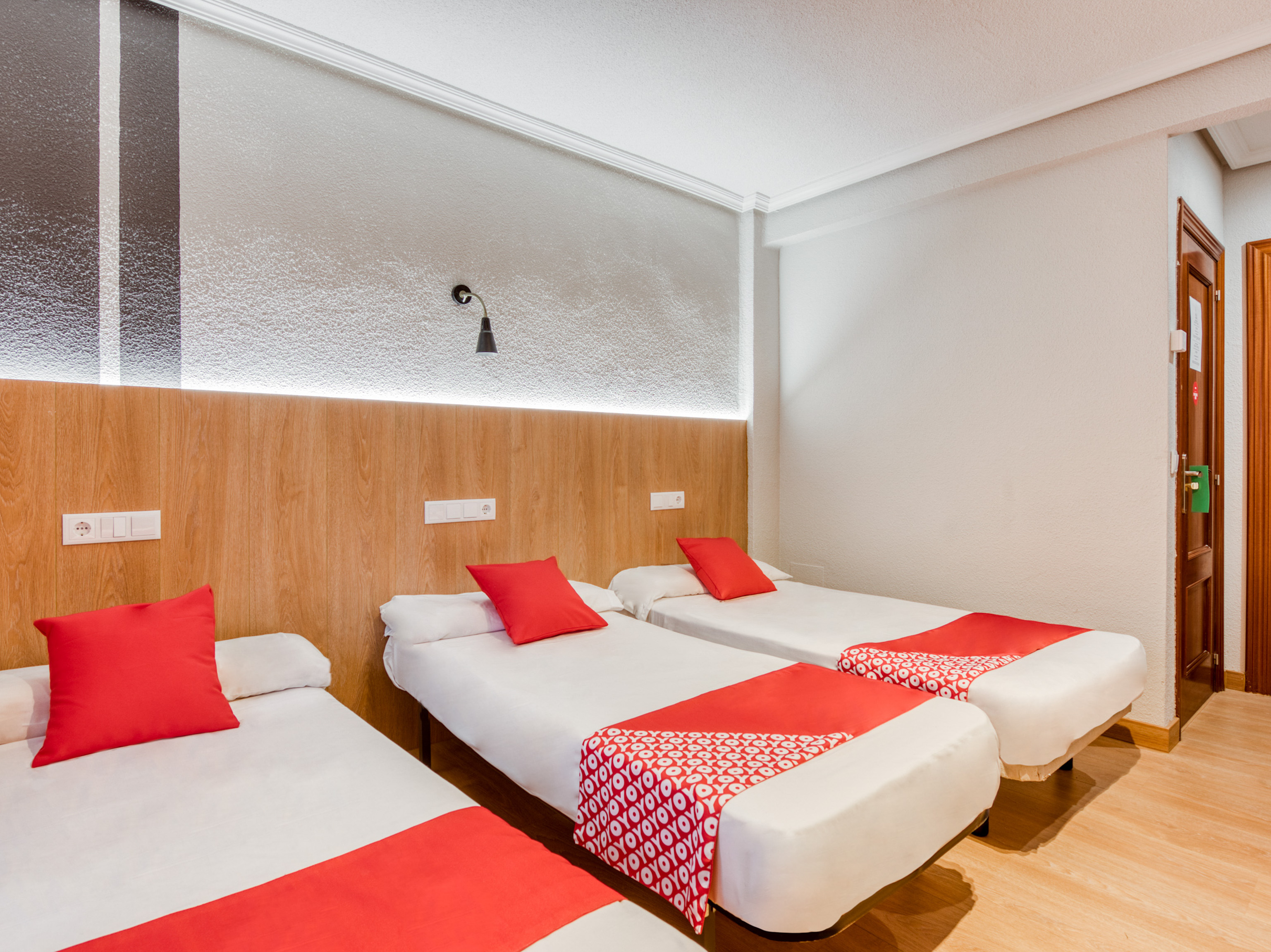 Hostal Uria 18/28