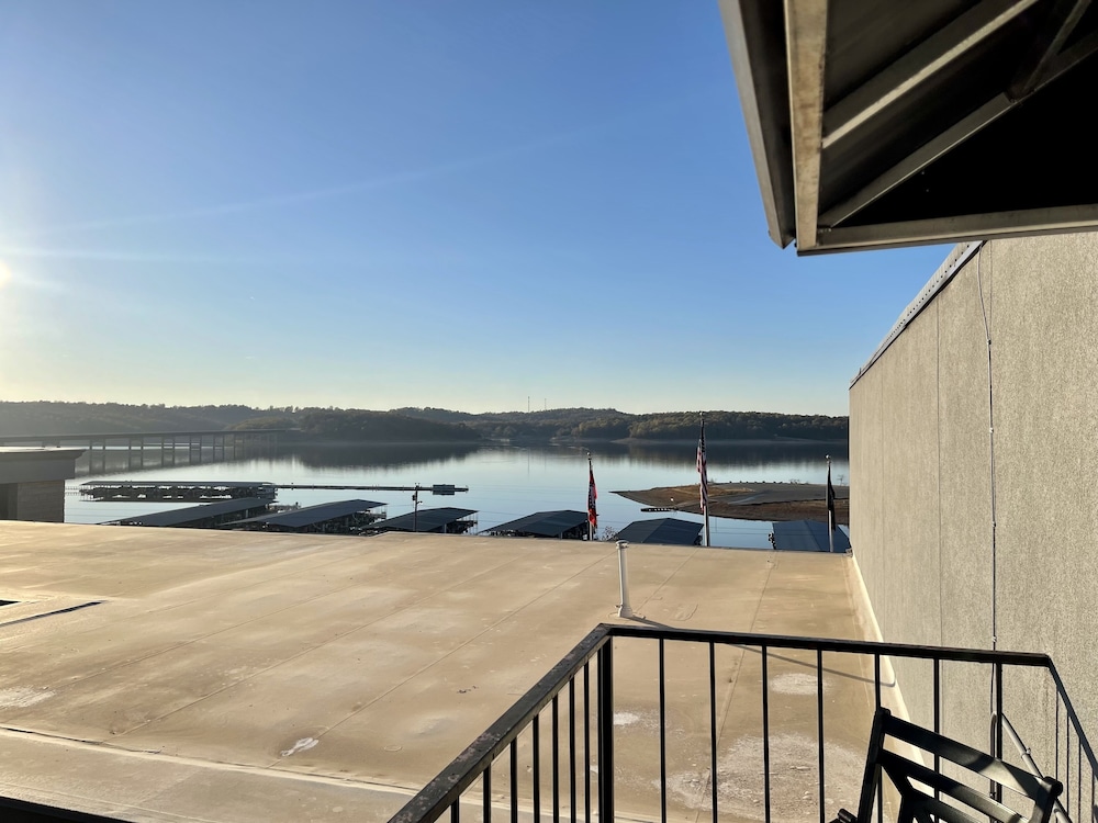 Lake Norfork Inn 40/50
